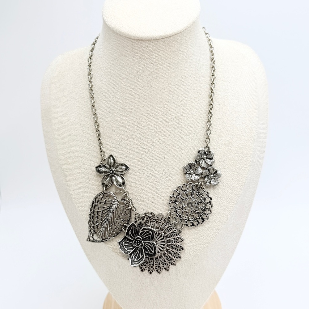 Premier Designs Silver Botanical Floral Leaves Statement Necklace